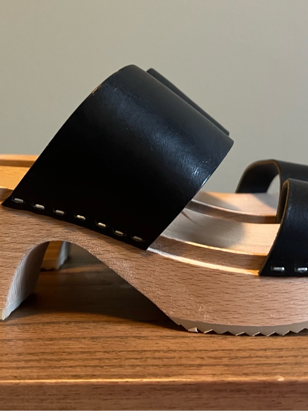 ZUZII Los Angeles| Lennox Wooden Black‎ Clog Sandals - Picture 3 of 11